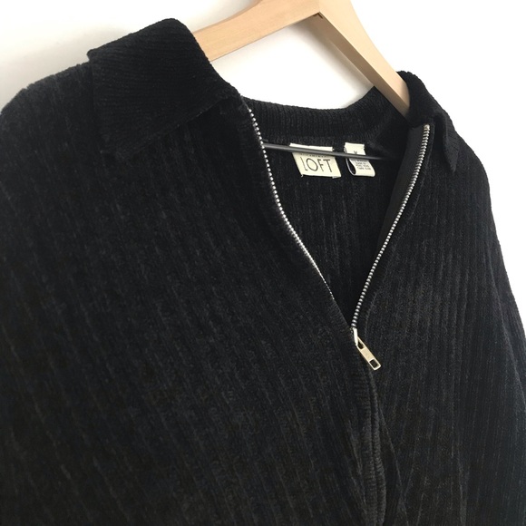 Ann Taylor LOFT cropped black zip up sweater 🖤 - Picture 3 of 3